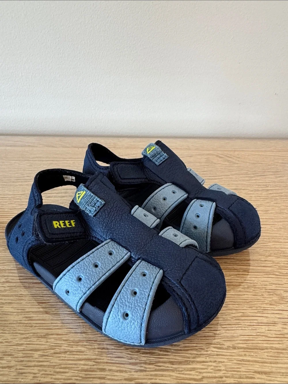 Reef Kids Navy and Light Blue Closed-Toe Sandal - Kids Size 8
